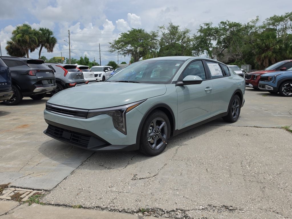 2026 Kia K4 LXS
