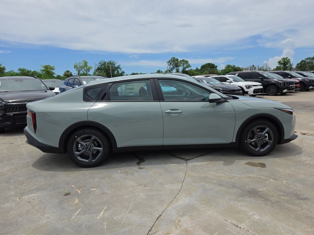 2026 Kia K4 LXS
