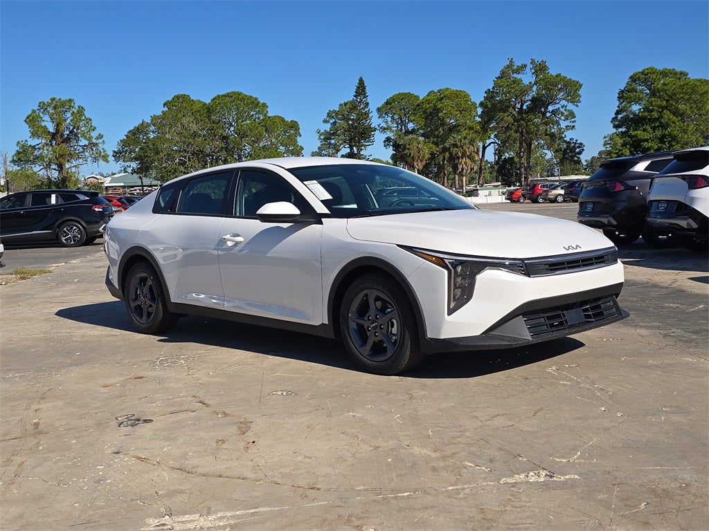2025 Kia K4 LXS