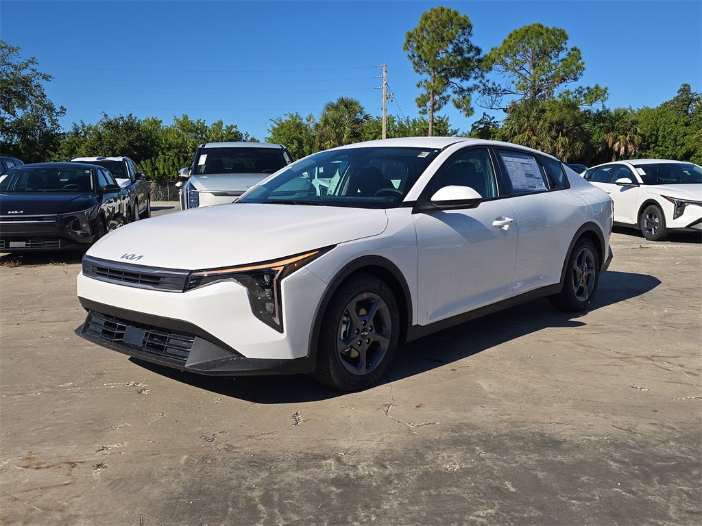 2025 Kia K4 LXS