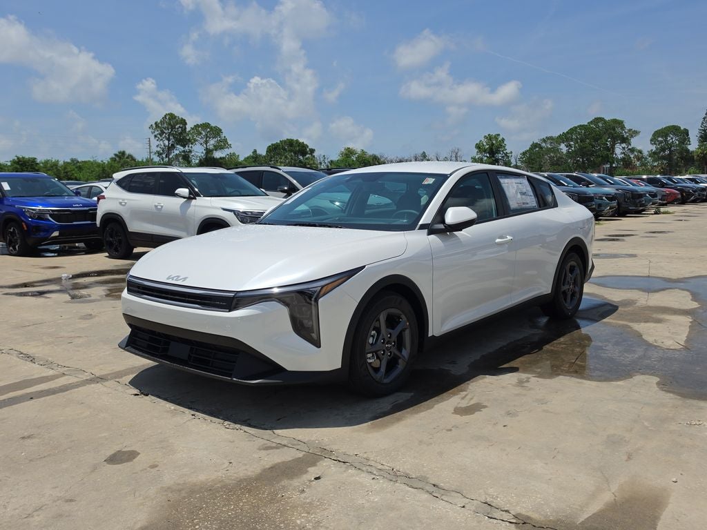 2026 Kia K4 LXS