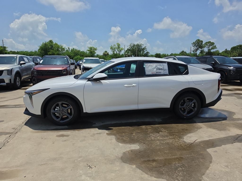 2026 Kia K4 LXS