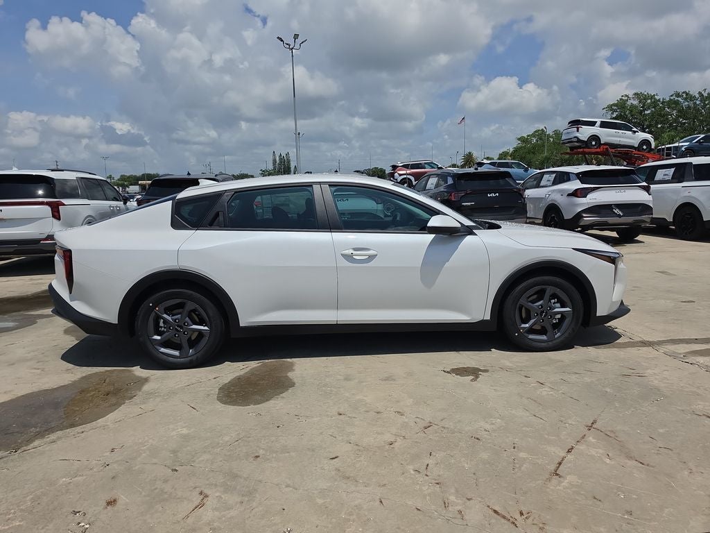 2026 Kia K4 LXS