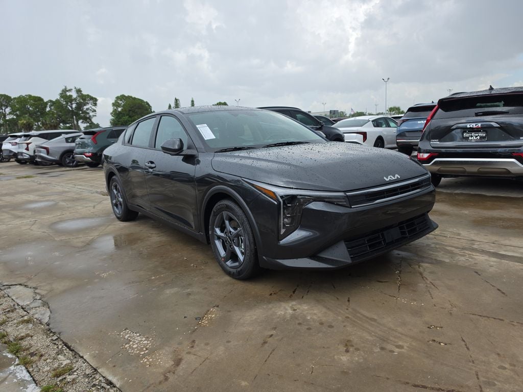 2026 Kia K4 LXS