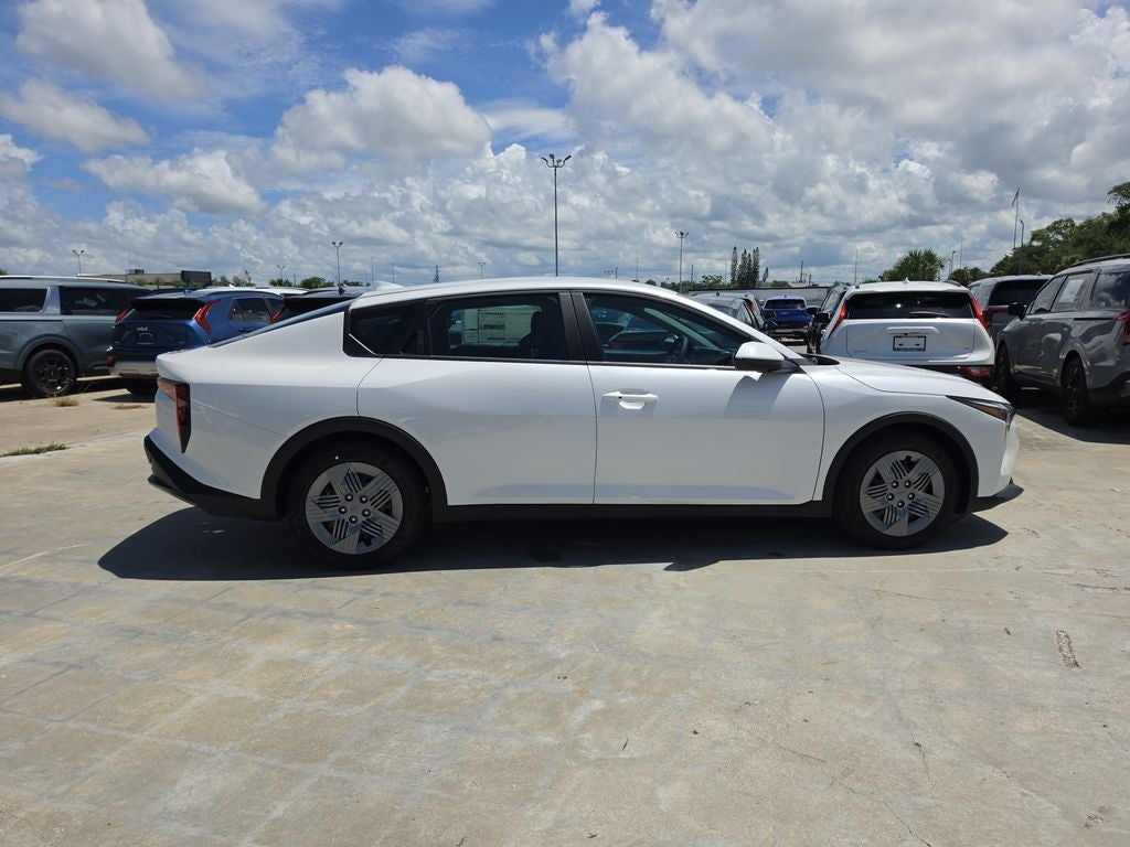 2026 Kia K4 LX