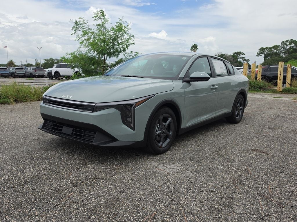 2026 Kia K4 LXS