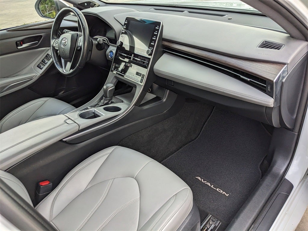 2019 Toyota Avalon Hybrid XLE Plus