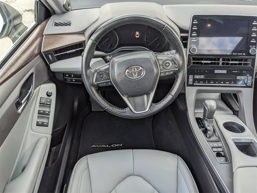 2019 Toyota Avalon Hybrid XLE Plus