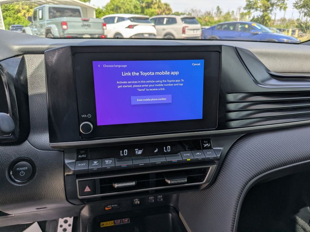 2025 Toyota Camry SE