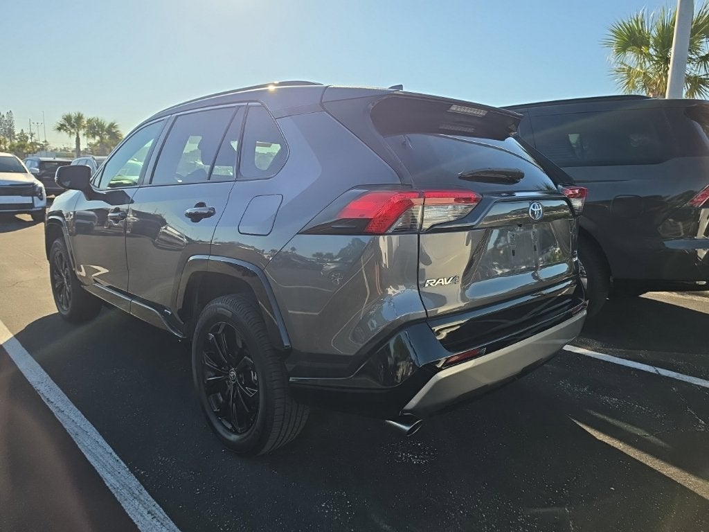 2022 Toyota RAV4 Hybrid SE