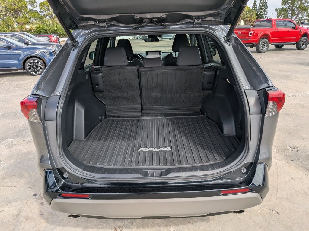 2022 Toyota RAV4 Hybrid SE