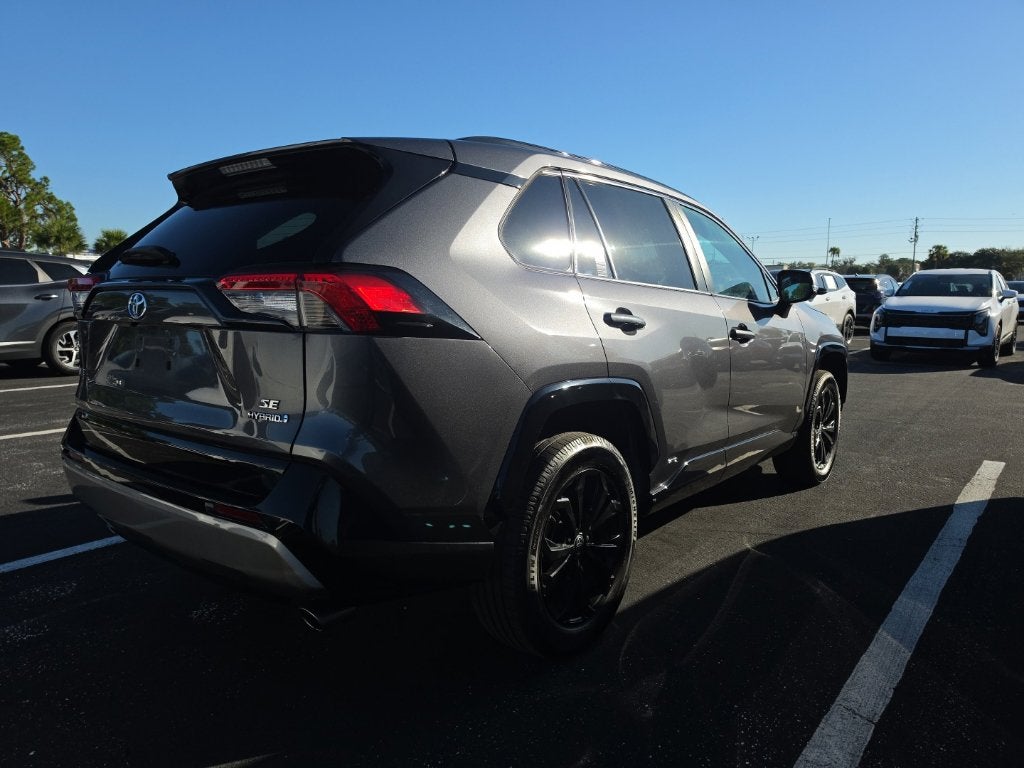 2022 Toyota RAV4 Hybrid SE