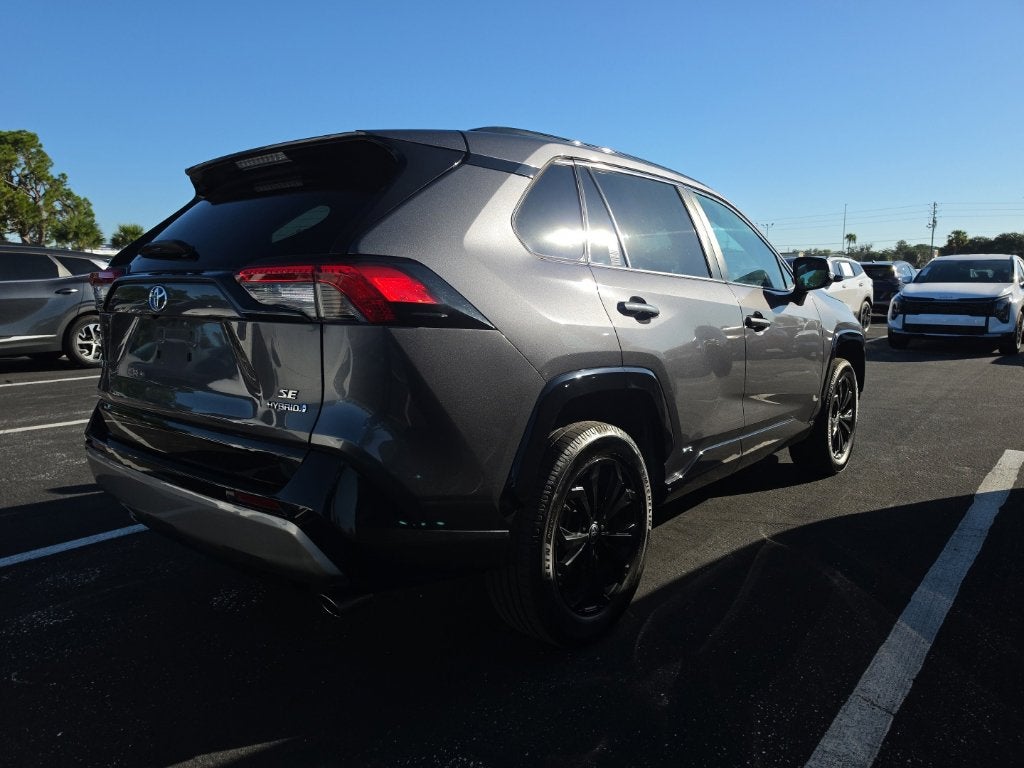 2022 Toyota RAV4 Hybrid SE