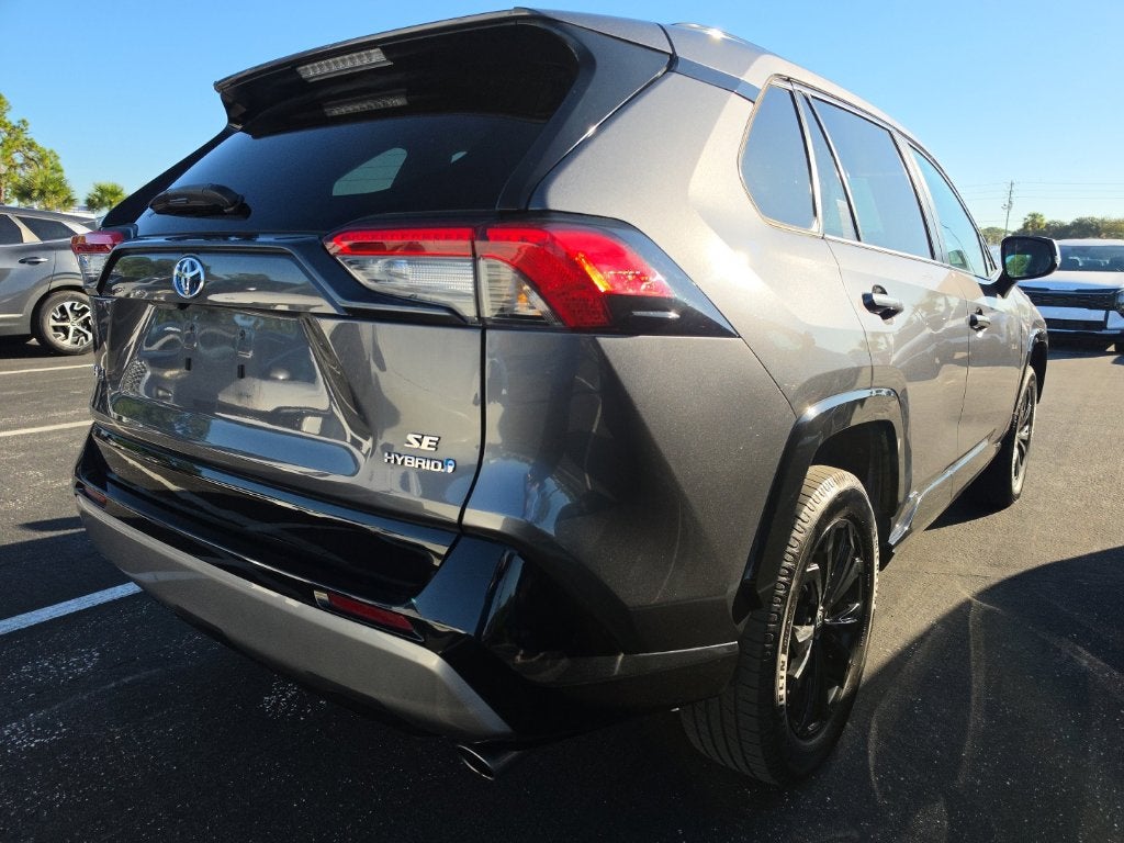 2022 Toyota RAV4 Hybrid SE