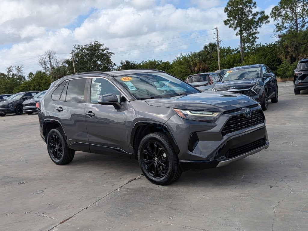 2022 Toyota RAV4 Hybrid SE
