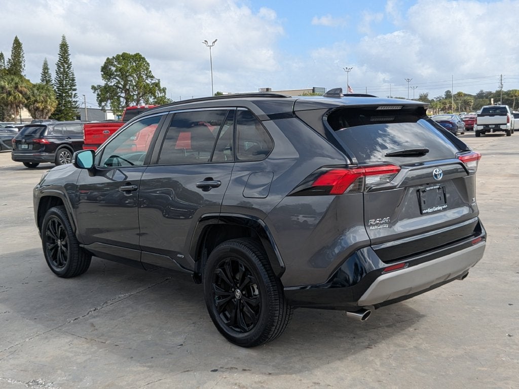2022 Toyota RAV4 Hybrid SE
