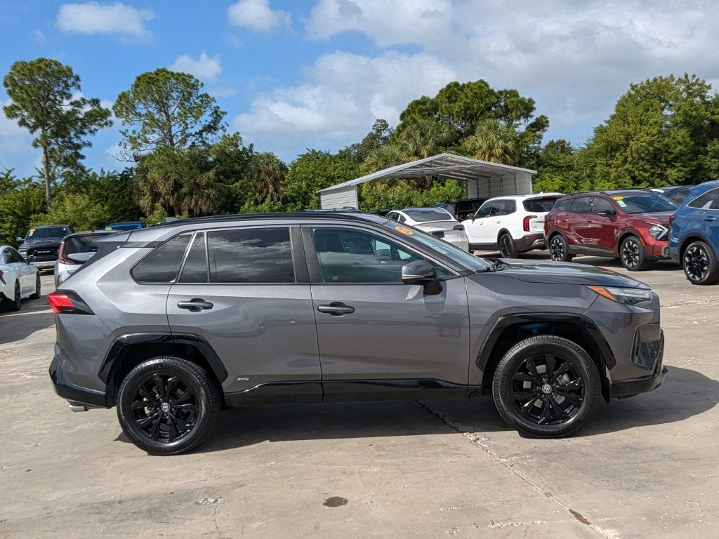 2022 Toyota RAV4 Hybrid SE