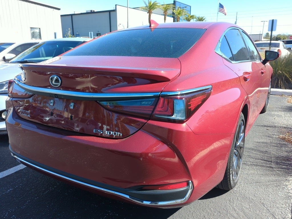 2024 Lexus ES 300h Luxury