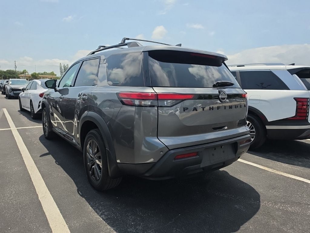 2022 Nissan Pathfinder SV