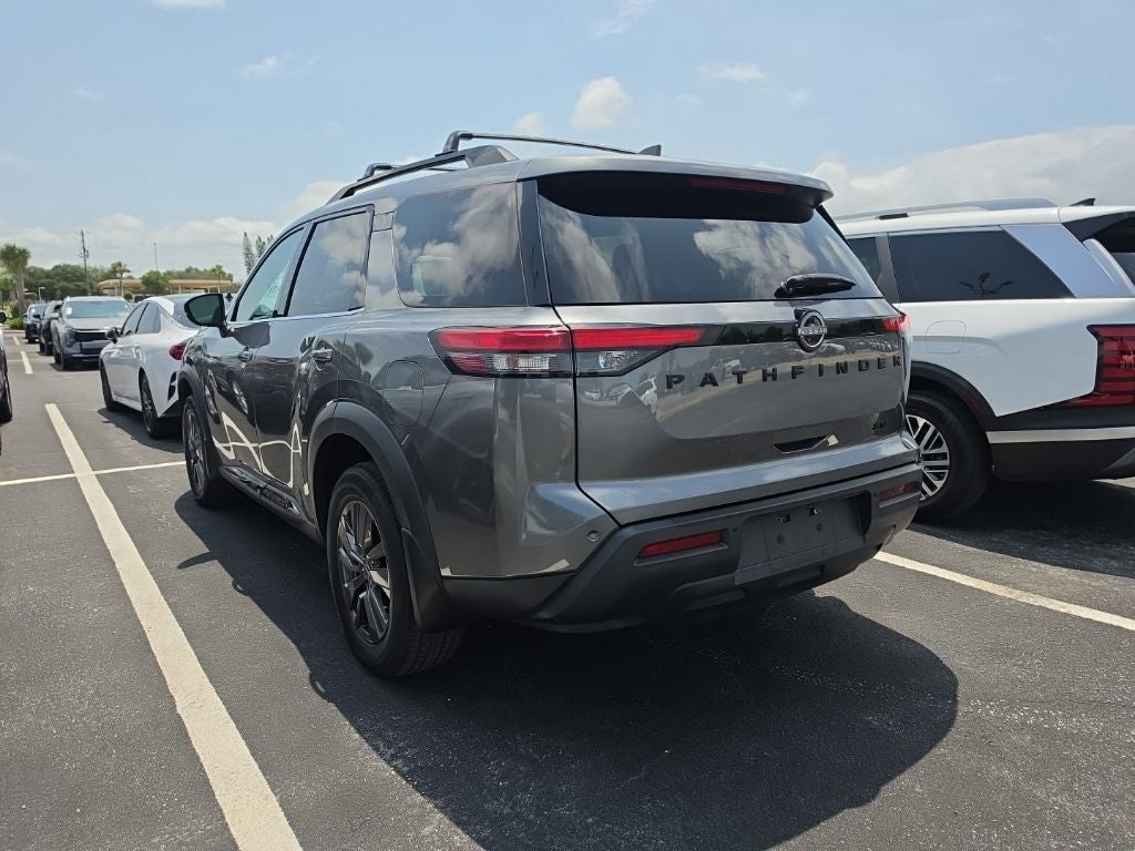 2022 Nissan Pathfinder SV