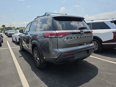2022 Nissan Pathfinder SV