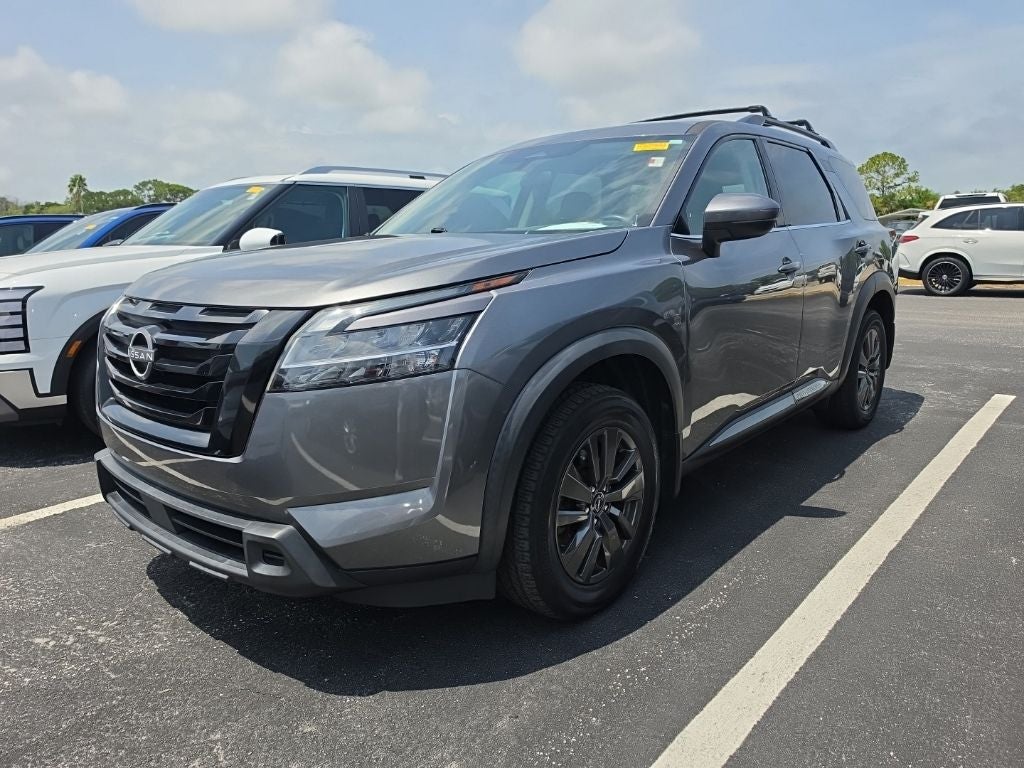 2022 Nissan Pathfinder SV