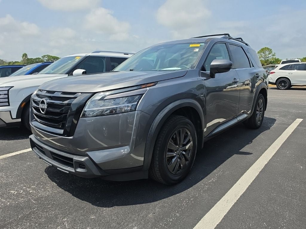 2022 Nissan Pathfinder SV