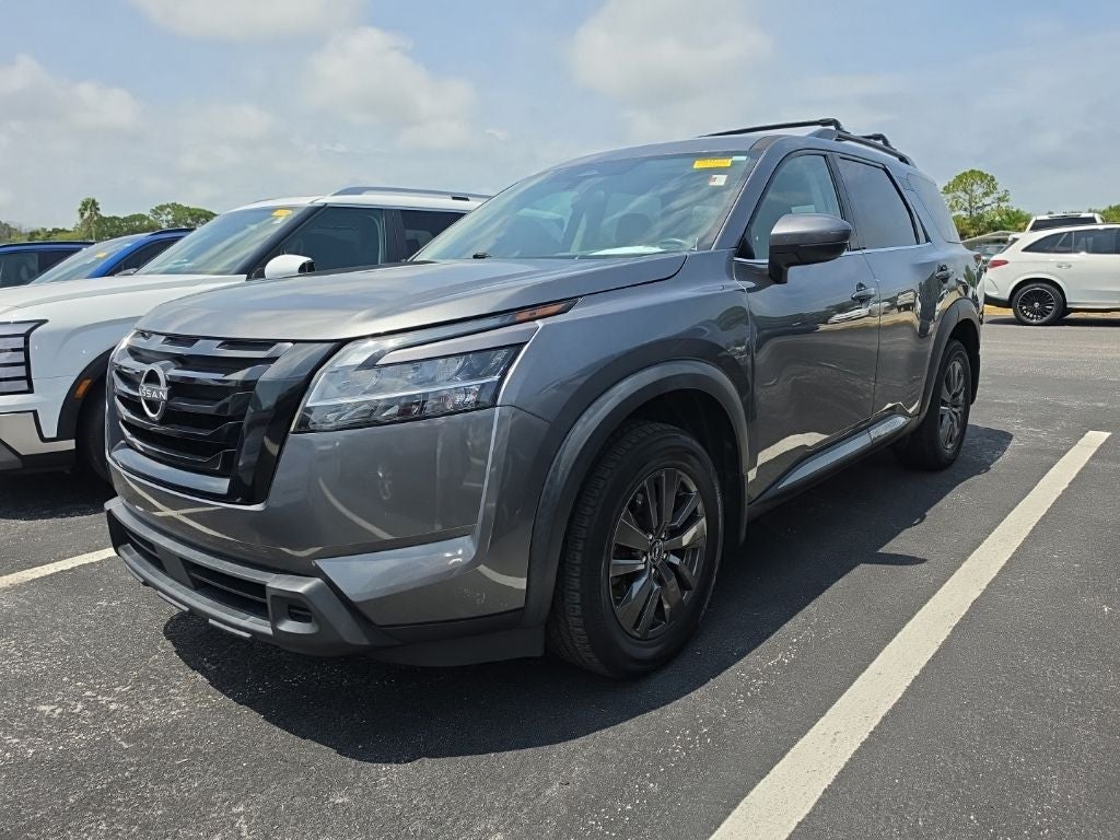 2022 Nissan Pathfinder SV