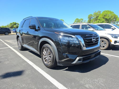 2023 Nissan Pathfinder SV