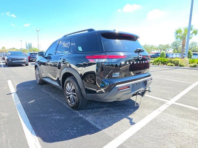 2023 Nissan Pathfinder SV