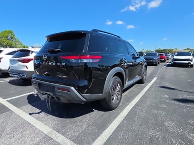 2023 Nissan Pathfinder SV