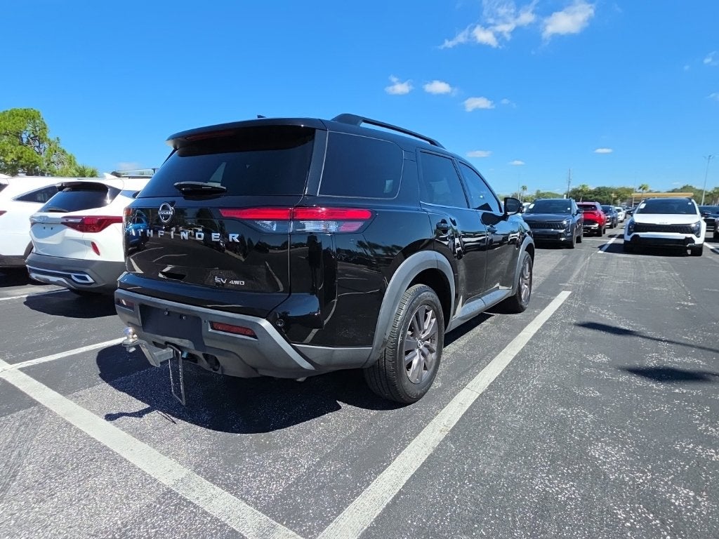 2023 Nissan Pathfinder SV