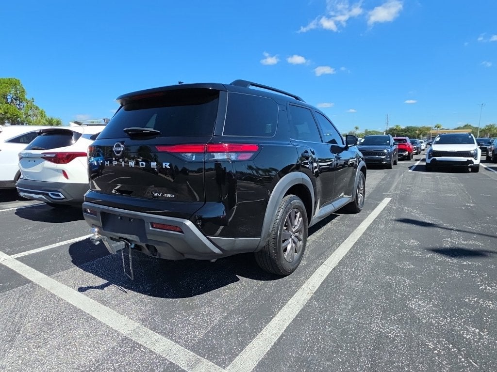 2023 Nissan Pathfinder SV