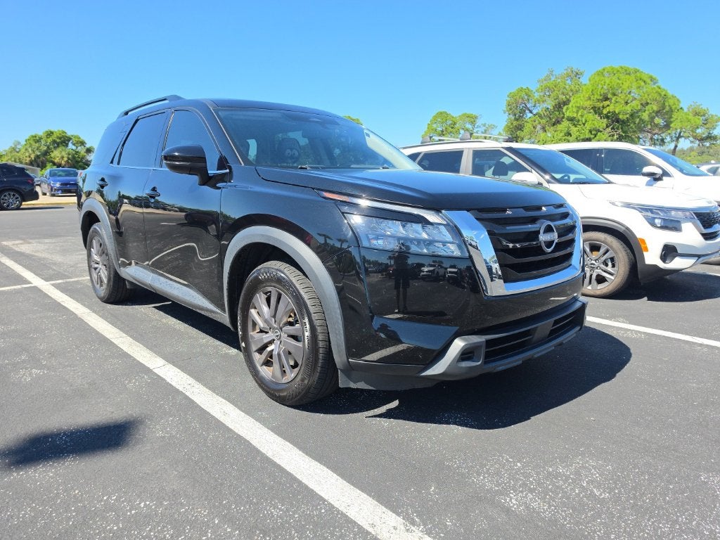 2023 Nissan Pathfinder SV