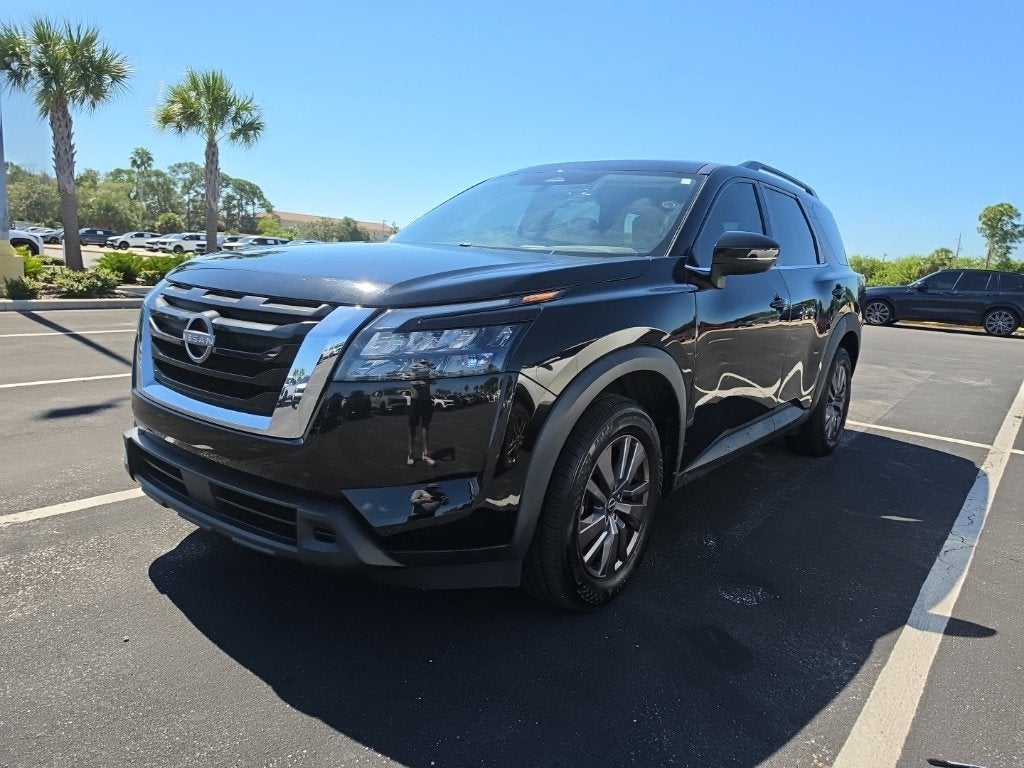2023 Nissan Pathfinder SV