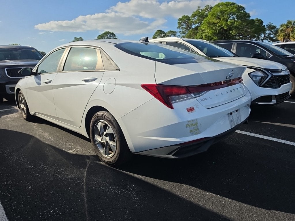 2021 Hyundai Elantra SE