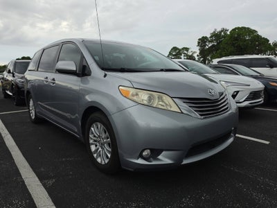 2013 Toyota Sienna XLE 8 Passenger
