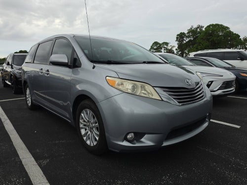 2013 Toyota Sienna XLE 8 Passenger