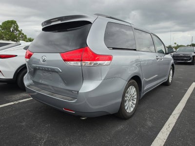 2013 Toyota Sienna XLE 8 Passenger