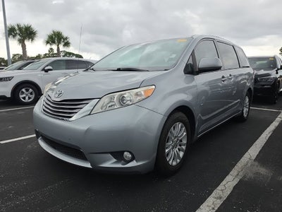 2013 Toyota Sienna XLE 8 Passenger