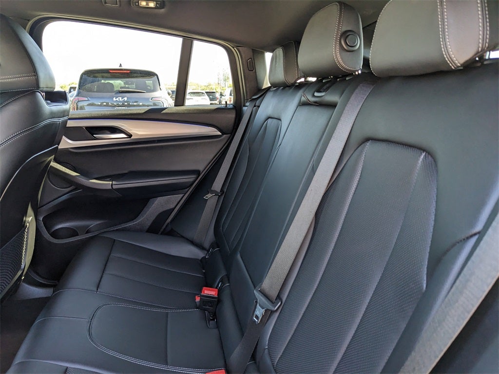 2025 BMW X4 xDrive30i