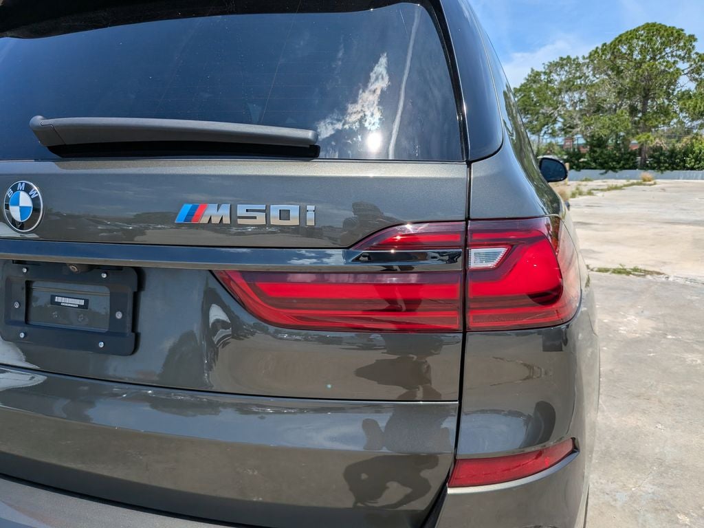 2022 BMW X7 M50i