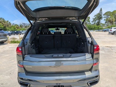 2022 BMW X7 M50i