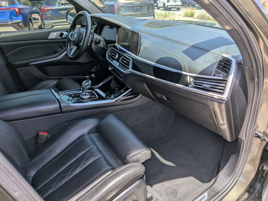 2022 BMW X7 M50i