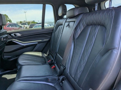 2022 BMW X7 M50i