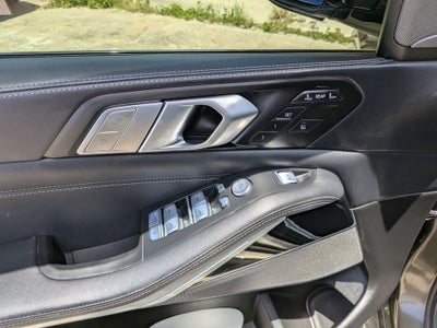 2022 BMW X7 M50i