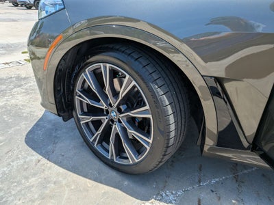 2022 BMW X7 M50i