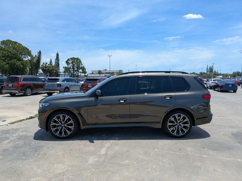 2022 BMW X7 M50i