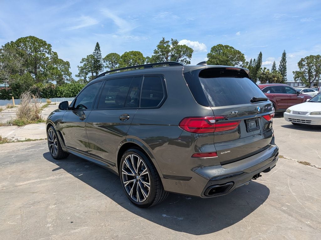 2022 BMW X7 M50i