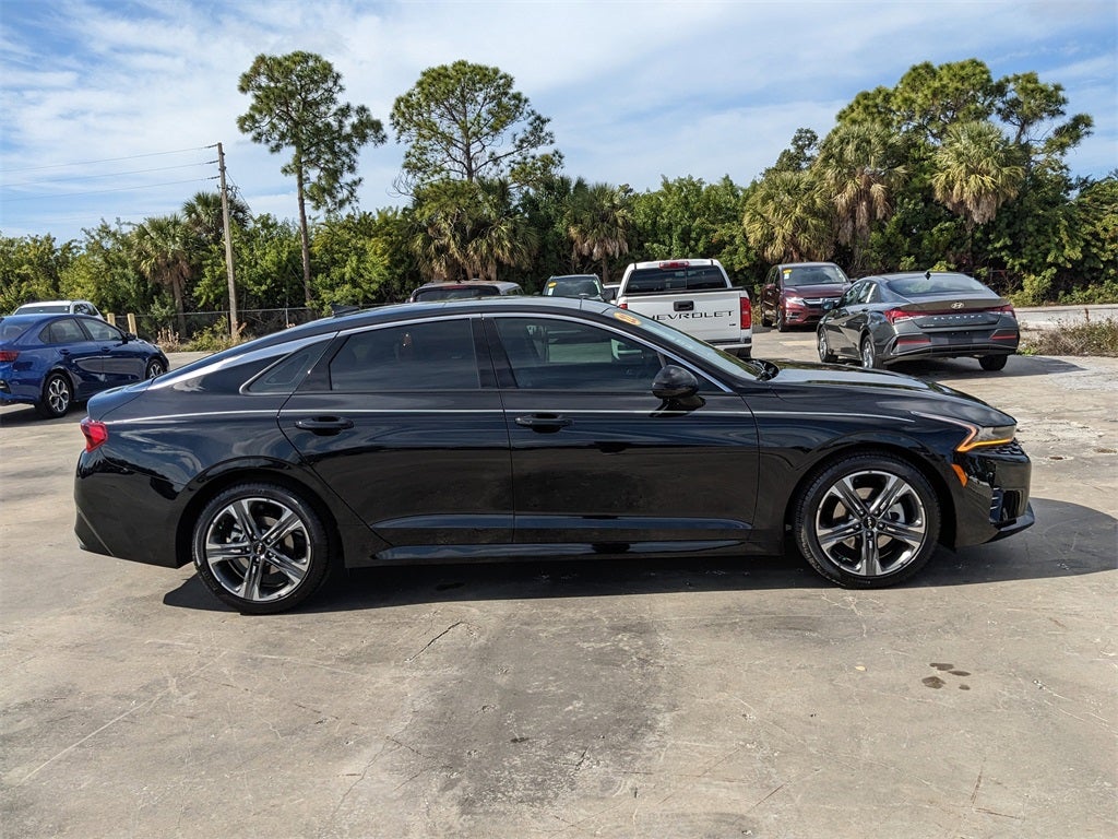 2022 Kia K5 EX